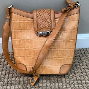 Elegant Tan Leather Shoulder Bag